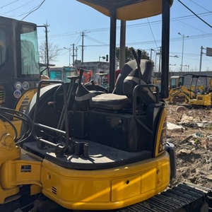 Mini-excavatrice Komatsu PC35 de 3,5 tonnes, compacte, hydraulique, à chenilles, d'occasion, en excellent état, disponible à la vente. - Product Image 3