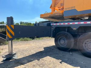 Grúa sobre Camión Usada de 240 Toneladas en Buen Estado de Funcionamiento con Repuestos en Venta - Product Image 2