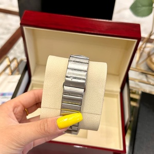 Reloj Vacherons Moderno y Elegante con Movimiento Mecánico Automático, Marcadores de Hora Luminosos, Cristal de Zafiro y Acero Inoxidable - Product Image 5