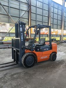 Chariot élévateur diesel hydraulique de 3 tonnes avec levée de 3 mètres pour la manutention en entrepôt, chariot élévateur à combustion interne - Product Image 1