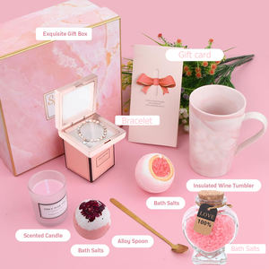 Set de Regalos Lunare Personalizado en Rosa para <span class=keywords><strong>Cumpleaños</strong></span> Número <span class=keywords><strong>30</strong></span> para <span class=keywords><strong>Mujer</strong></span> con Velas Taza de Café Bombas de Baño y Artículos de Cuidado Personal - Product Image 2