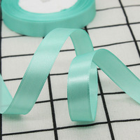Vente en gros 1.5cm de large ruban de satin polyester pour la décoration de boîte d'emballage de bonbons de mariage et l'emballage de cadeau 22m ruban imprimé