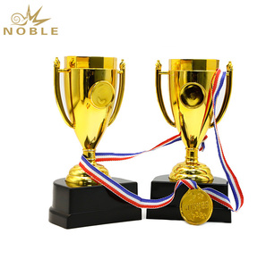 Campeón <span class=keywords><strong>del</strong></span> <span class=keywords><strong>Mundo</strong></span> de los deportes de fútbol trofeo de la Copa - Product Image 3
