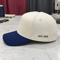 Casquette Snapback Bicolore Beige et Bleu Marine Personnalisée, Casquette de Baseball en Coton à 5 Panneaux avec Logo Brodé pour Cadeaux d'Invités de Mariage