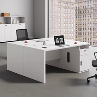 Bureau de travail moderne et durable, mobilier commercial avec grand espace, style panneau en bois pour le personnel