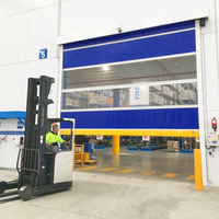 Porte rapide industrielle en PVC avec panneau de vision, fenêtre transparente et bord de sécurité pour atelier
