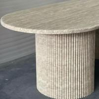 Table à manger en travertin naturel personnalisable, 6-8 places, base cannelée, table à manger ovale en pierre, OEM/ODM pour hôtel, villa, maison
