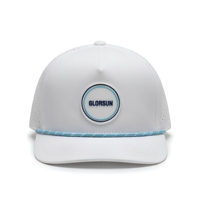 Casquette de baseball perforée au laser avec patch en caoutchouc rond, casquette de golf de performance à 5 panneaux blanche personnalisée OEM du fabricant de casquettes