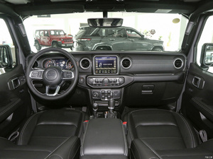 Camioneta <span class=keywords><strong>Pickup</strong></span> <span class=keywords><strong>Jeep</strong></span> Gladiator 4WD 2024 <span class=keywords><strong>2023</strong></span> 3.6L 284PS Overland 4x4 <span class=keywords><strong>Jeep</strong></span> JT Gladiator Compre Autos Baratos Hechos en China - Product Image 5