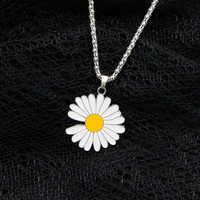 RQ petite marguerite pendentif collier femmes hommes métal Pmo fleur pendentif Hip Hop pendentif couleur blanche bijoux de mode