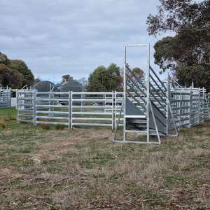 Panneaux de clôture en acier galvanisé pour bétail, vente en gros à bas <span class=keywords><strong>prix</strong></span>, hauteur de 1,8 m, clôture de ferme flexible - Product Image 4