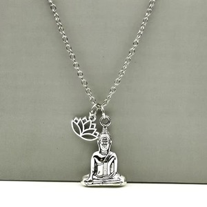 Nuevo collar de Buda, collar de flor de loto, colgante espiritual de color plateado, regalo para amigos, llaveros de moda para hombres y mujeres - Product Image 1