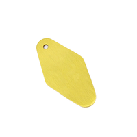 Porte-clés en métal vierge en alliage personnalisé, forme diamant en laiton brossé doré, gravé, cadeau promotionnel, logo OEM, souvenir