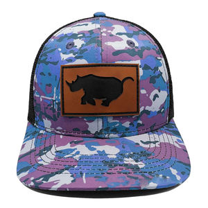 Gorras de camionero ajustables con logotipo de parche de cuero personalizado Gorras de camuflaje de algodón y poliéster Gorras de camionero originales 112 Sombreros de camionero - Product Image 2