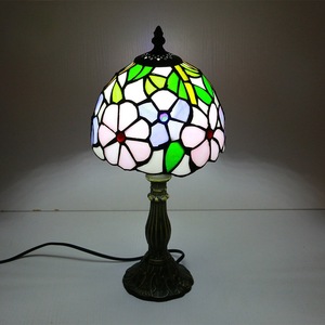 Hot Selling Tiffany Style Table <strong>Lamp</strong> <strong>Stained</strong> <strong>Glass</strong> Daisy Flower Pattern Desk <strong>Lamp</strong> <strong>Shade</strong> - Product Image 1