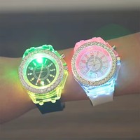 Montres lumineuses à LED 2024 Femmes Hommes Garçons Filles Montre-bracelet en silicone Mode Horloge Enfants Enfants