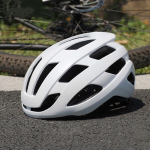 Casque spécialisé pour le cyclisme sur route, un casque de sécurité pour les vélos de route, ultra-léger et respirant, nouveau modèle de casque - Product Image 6