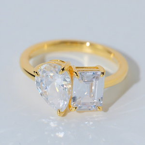 Bague de fiançailles unisexe Bereal Custom 5.7CT en diamant de laboratoire taille émeraude VVS, or jaune 925, bijoux en argent - Product Image 1