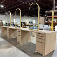 Mobilier de salon : Comptoir miroir de bar couleur personnalisée pour salon de coiffure et de beauté, en bois brun, avec design 3D, fabriqué par un fabricant spécialisé.