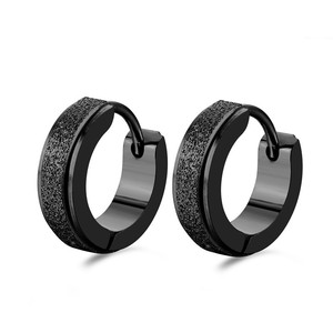 Pendientes de aro de acero inoxidable unisex Pendientes de aro vegano esmerilado estilo <span class=keywords><strong>punk</strong></span> para hombre que combinan con todo - Product Image 2