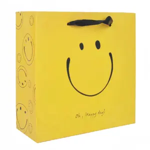Em estoque Elegante e Simples Smiley Face Doodle Embalagem para Shoebox Artware Luxury Shopping Bag Sacos De Papel com Logotipo