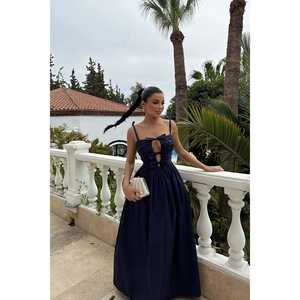 Robe de bal vintage Mirabelle bleu marine XS-XL en polyester satiné, col montant, trois-quarts, longueur genou, maxi, avec fleurs en dentelle - Product Image 4