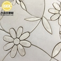 Carreau mural en mosaïque au jet d'eau à motif de coquillage de fleur en mélange de marbre de forme unique