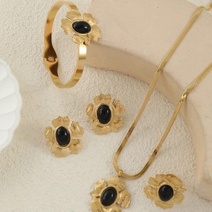 Ensemble de bijoux en acier inoxydable et pierres naturelles de la <span class=keywords><strong>série</strong></span> Lotus, comprenant un anneau à cheveux à haute élasticité, des boucles d'oreilles et un collier pour femmes, tendance - Product Image 1