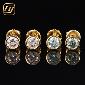 Boucles d'oreilles clous en moissanite, plaqué or 18 carats, taille brillant ronde, sertissage clos, classiques, unisexe, pour usage quotidien - Product Image 1
