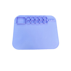 Tapis de peinture en silicone avec grille hexagonale et palette pour activités artistiques et créatives - Product Image 4