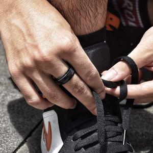 Bague de mariage personnalisée en <span class=keywords><strong>silicone</strong></span> respirant pour homme avec rainure intérieure et bord en gradin Bague de fiançailles élégante - Product Image 2