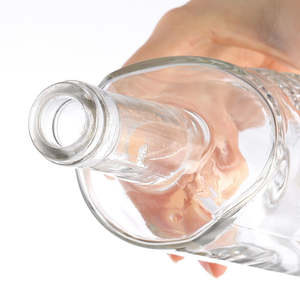 Fuente 750ml modelo <span class=keywords><strong>botella</strong></span> <span class=keywords><strong>de</strong></span> vidrio plano cabeza <span class=keywords><strong>de</strong></span> león patrón cristal blanco Material vino licor <span class=keywords><strong>Vodka</strong></span> <span class=keywords><strong>botella</strong></span> <span class=keywords><strong>de</strong></span> corcho vacía - Product Image 2