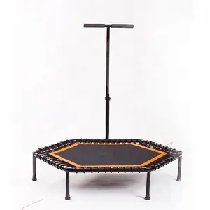 Professionale di sport commercio all'ingrosso di beni di trampolino trampolino fitness con maniglia bar di alta elasticità aerobica coperta trampolino