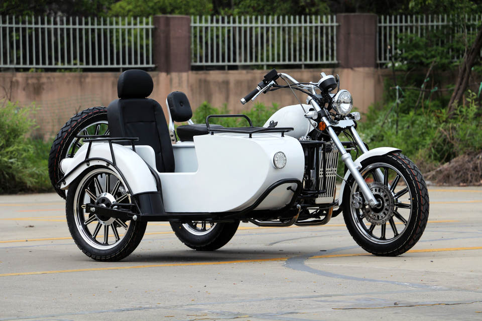 Three Seats Fuel Motorcycle With Sidecar 400cc Euro V - 120km/h Speed ...