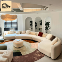 Canapé sectionnel contemporain incurvé, revêtement bouclé, sections modulaires, silhouette arrondie sans accoudoirs, pour salons et intérieurs de villas