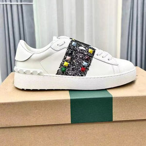 Кроссовки женские мужские с заклепками - Product Image 1