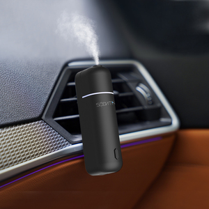 Diffuseur de parfum pour voiture SACENTA OEM <span class=keywords><strong>avec</strong></span> logo personnalisé, clip de ventilation, mini diffuseur <span class=keywords><strong>d</strong></span>'<span class=keywords><strong>air</strong></span> électrique, alimenté par <span class=keywords><strong>batterie</strong></span>, diffuseur ultrasonique pour voiture B2B - Product Image 1