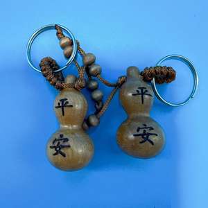 Llavero de calabaza de madera de durazno tallada, amuleto de la paz, colgante de madera para llaves de coche, regalo. - Product Image 4