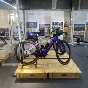 Vélo <span class=keywords><strong>de</strong></span> Gravier à Assistance Électrique, Moteur Central en Fibre <span class=keywords><strong>de</strong></span> <span class=keywords><strong>Carbone</strong></span> 700c, <span class=keywords><strong>Tige</strong></span> <span class=keywords><strong>de</strong></span> <span class=keywords><strong>Selle</strong></span> Télécommandée à Longue Portée, 36V 250W, 250W - Product Image 1