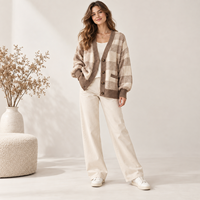 Grosir Pabrik Sweater Cardigan Wanita Motif Kotak-kotak Ukuran Besar Kerah V Kancing Depan Rajutan dengan Saku Logo Kustom OEM ODM