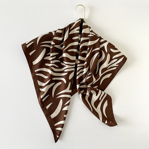 Bufanda de Seda de Primera Calidad con Estampado Animal para Envolver la Cabeza - Product Image 3