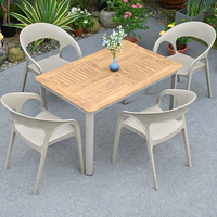 Table de salle à manger d'extérieur en bois moderne, conception carrée résistante aux UV imperméable et durable pour une utilisation dans la cour