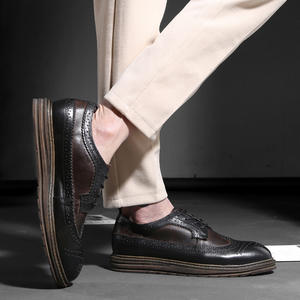 Chaussures derby pour hommes sur mesure haut de gamme avec dessus en cuir lisse, semelle souple décontractée et respirante, et style brogue. - Product Image 4