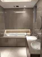 Travertin gris César naturel, pierre de luxe, résistant à l'usure, écologique, grande dalle, cuisine extérieure, salle à manger, villa, salle de bain