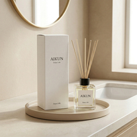 Coffret cadeau diffuseur de parfum Aikun avec logo personnalisé, minimaliste, beige, 150 ml, en verre carré, avec bâtonnets en lin blanc, IP16, pour la décoration de la salle de bain.