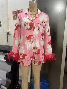 2025 Hoge Kwaliteit Aangepaste Kerst Pyjama Familie Vrouwen Shirts Short Tweedelige Set Met Struisvogelveren Mouwen Loungekleding - Product Image 5
