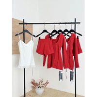 Ensemble de luxe anti-rides en nylon/coton : pull en maille torsadée et camisole en dentelle avec short tricoté au-dessus du genou