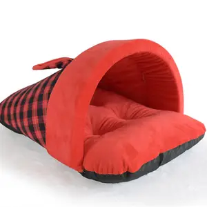 New Design Extra Soft Warm Cat Cave Dog Bed Anti-Slip Slipper Shape Animal Solid Pattern Fiber House Small Size Heated Pet Bed