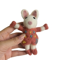 Le même style de pendentif de sac en feutre de laine fait main en forme d'ours de style coréen et d'accessoire porte-clés en forme d'animal mignon que Dongdaemun au sud de la Corée.
