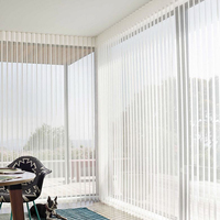 Stores verticaux Dream en tissu filtrant la lumière, électriques, intégrés, personnalisables